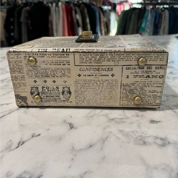 Patricia Nash Newspaper Purse - Picture 5 of 6